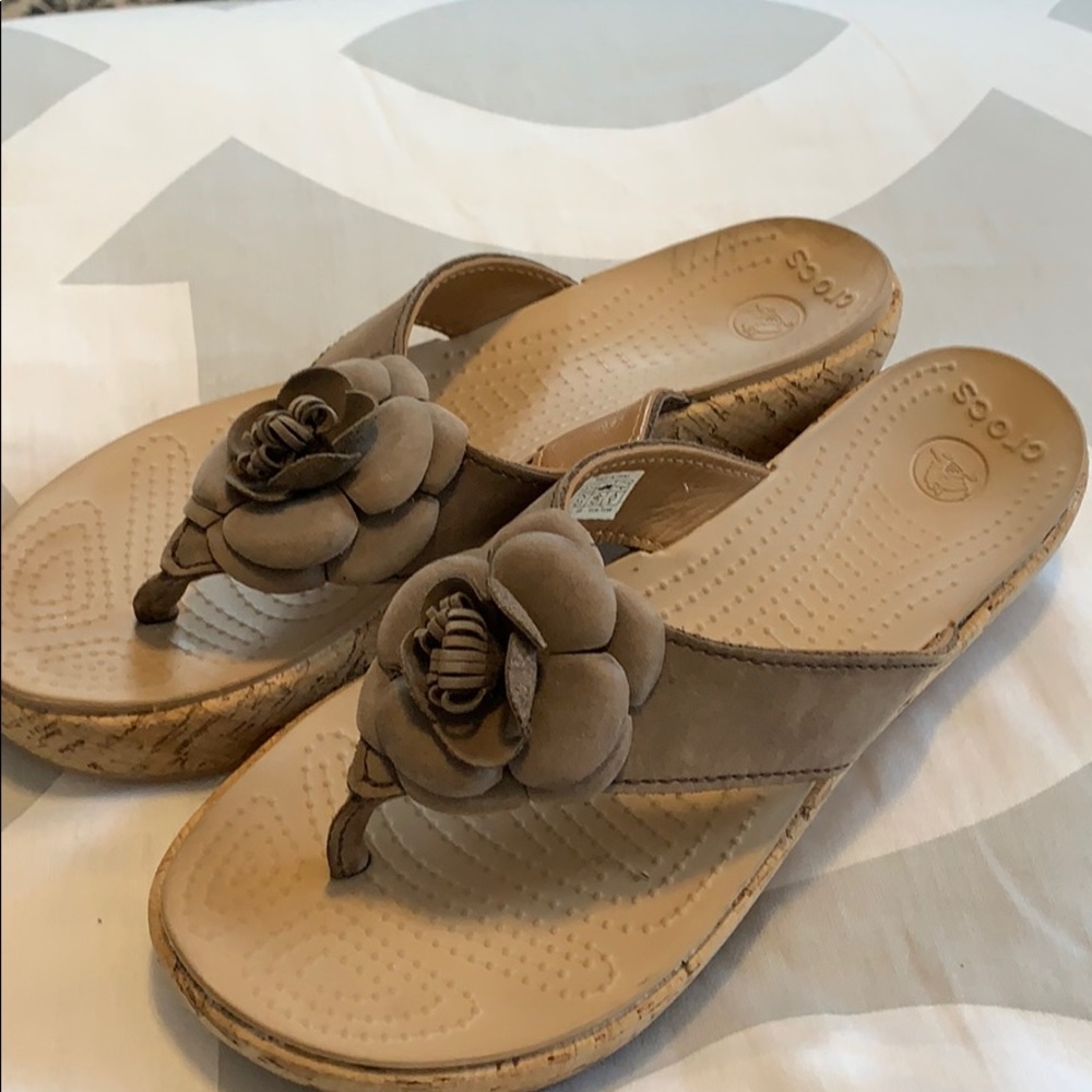 NWOT Fun Crocs shoes size 8. Never worn